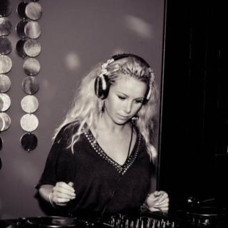 DJ Naomi