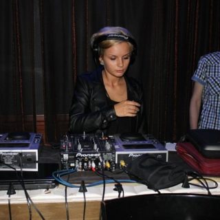 DJ Dolly Bams